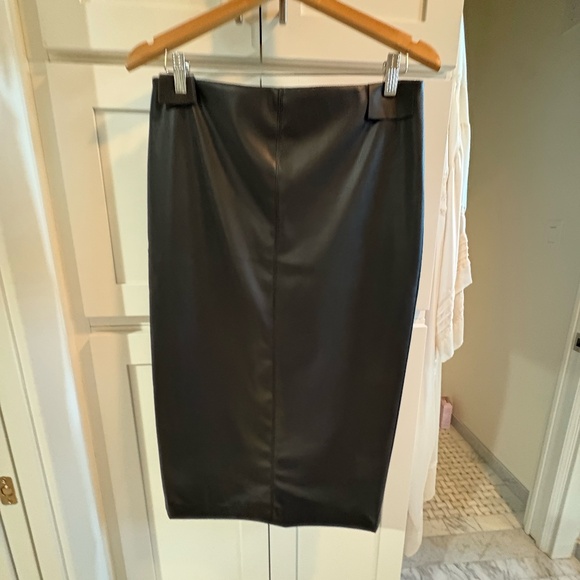 (nude) Italian brand - Vegan leather pencil skirt - Picture 2 of 5